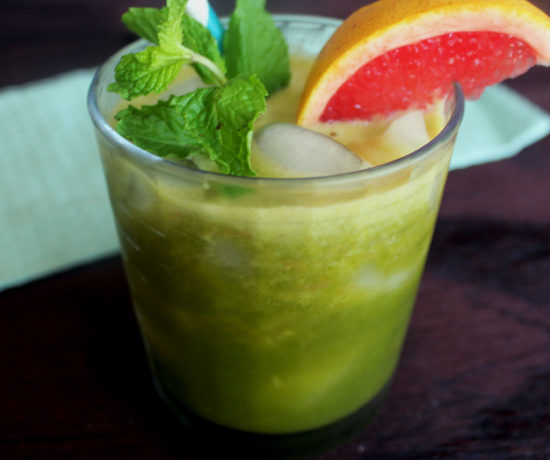 Refreshing recipe for a tropical Green Recipe // The Modern Savvy