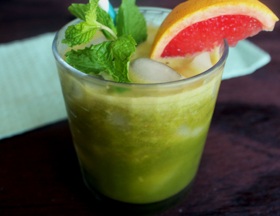 Refreshing recipe for a tropical Green Recipe // The Modern Savvy