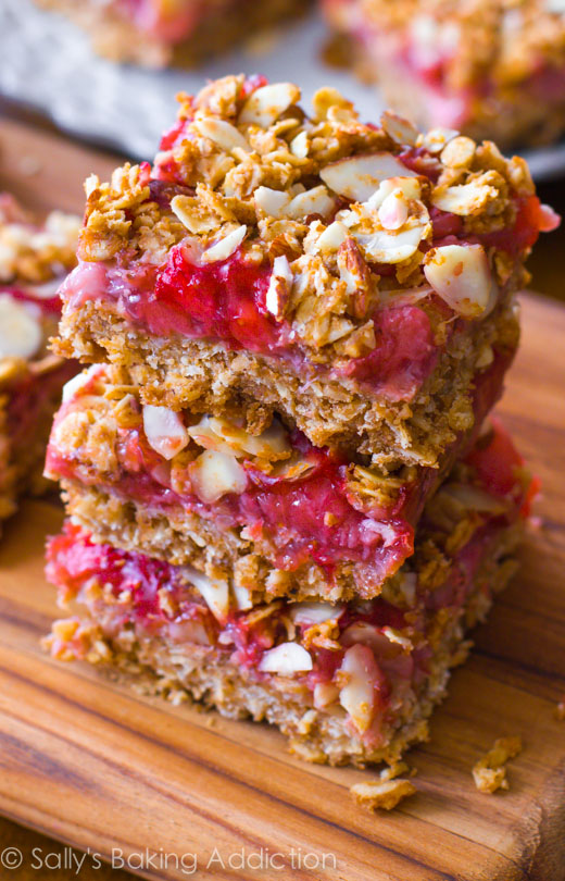 Healthy-Stawberry-Squares // Healthy Snacks on the GO
