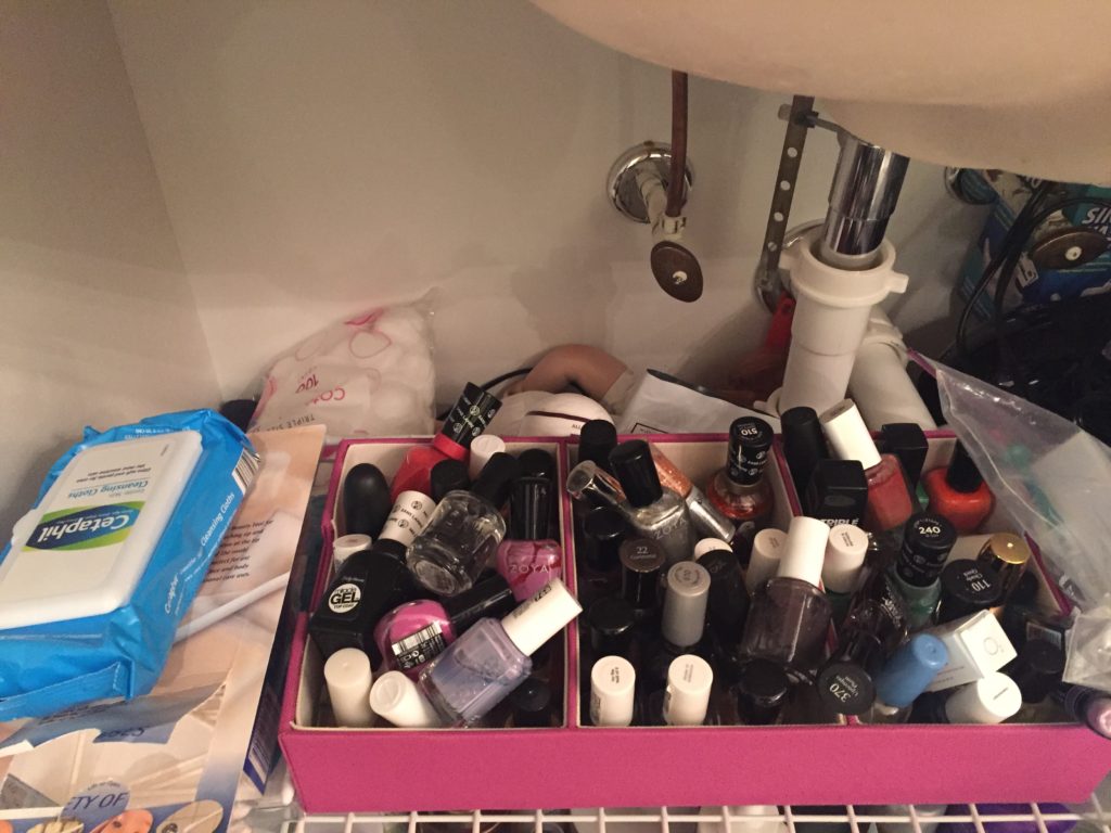 Before of a major bathroom cabinet purge! Get the tips and see the after // the modern savvy