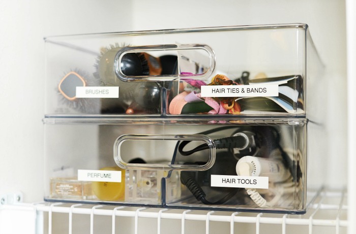 Organizing your bathroom cabinets, under the sink and in the linen closet // the modern savvy