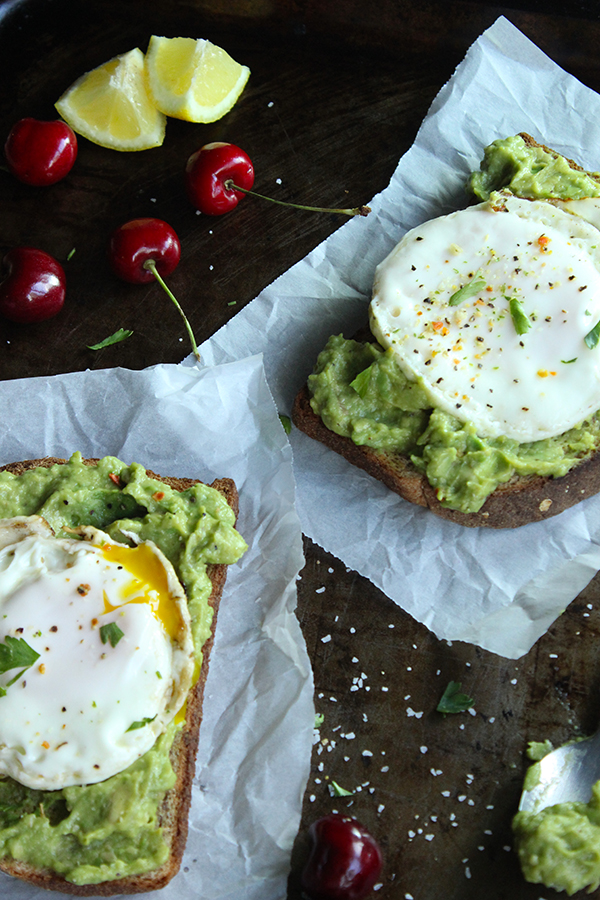 9 delicious recipes for avocado toast // the modern savvy