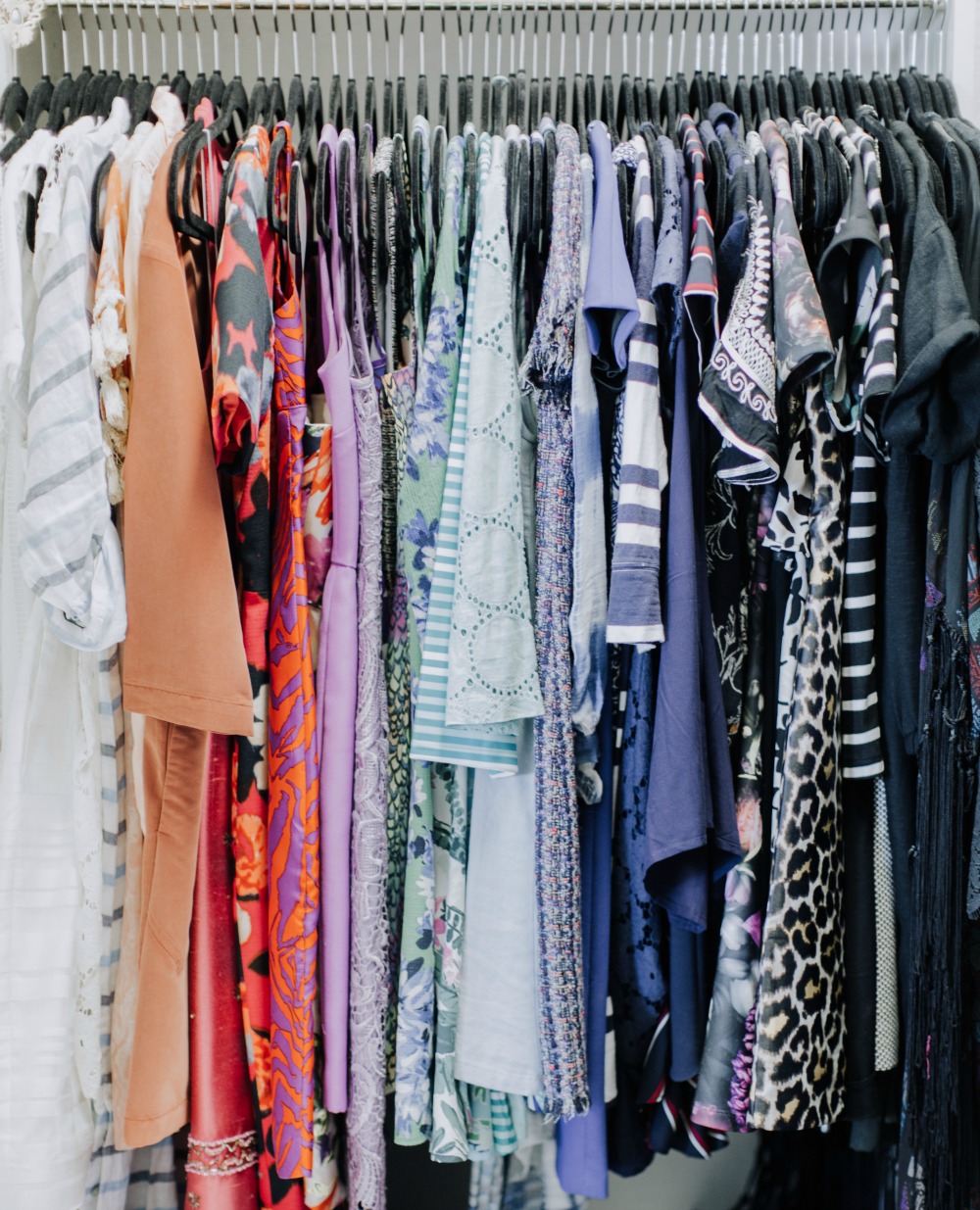 The Best Tips to Clean Out Your Closet Now // The Modern Savvy