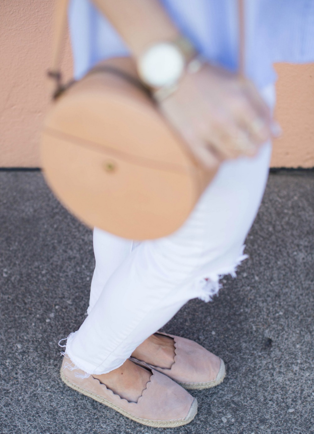 circle leather bag details -- love this summer accessory! // the modern savvy, a life & style blog