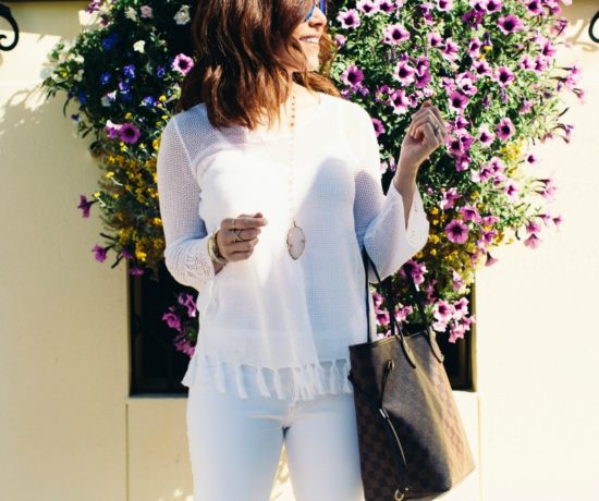 don't be intimidated by an all-white look, love this look! // the modern savvy, a life & style blog