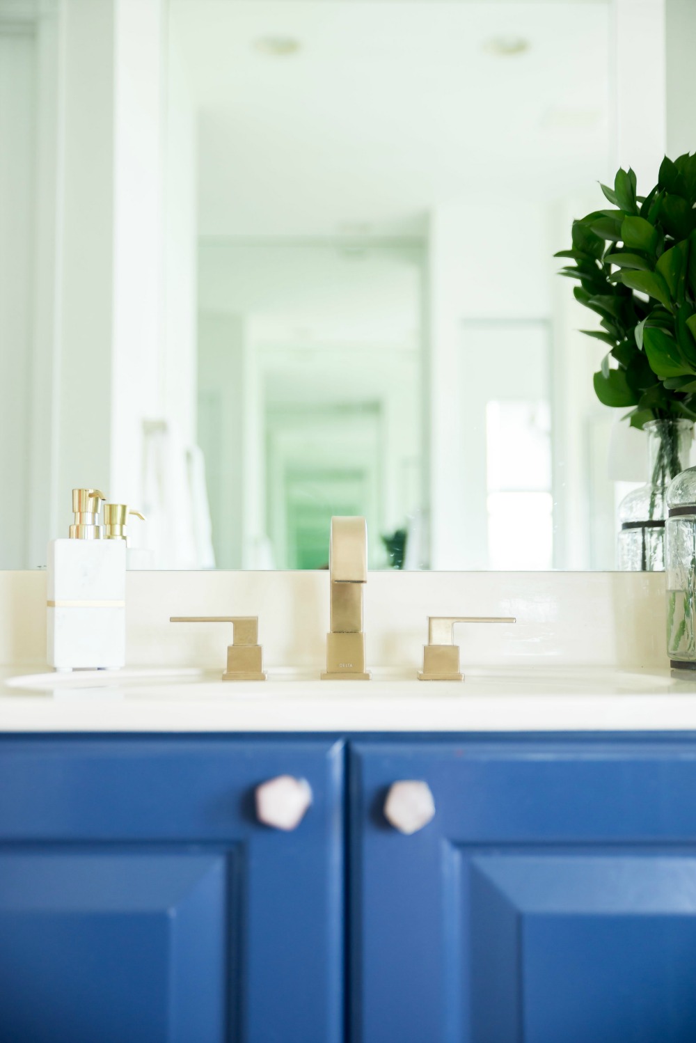 Blue cabinets & gold details in your bathroom