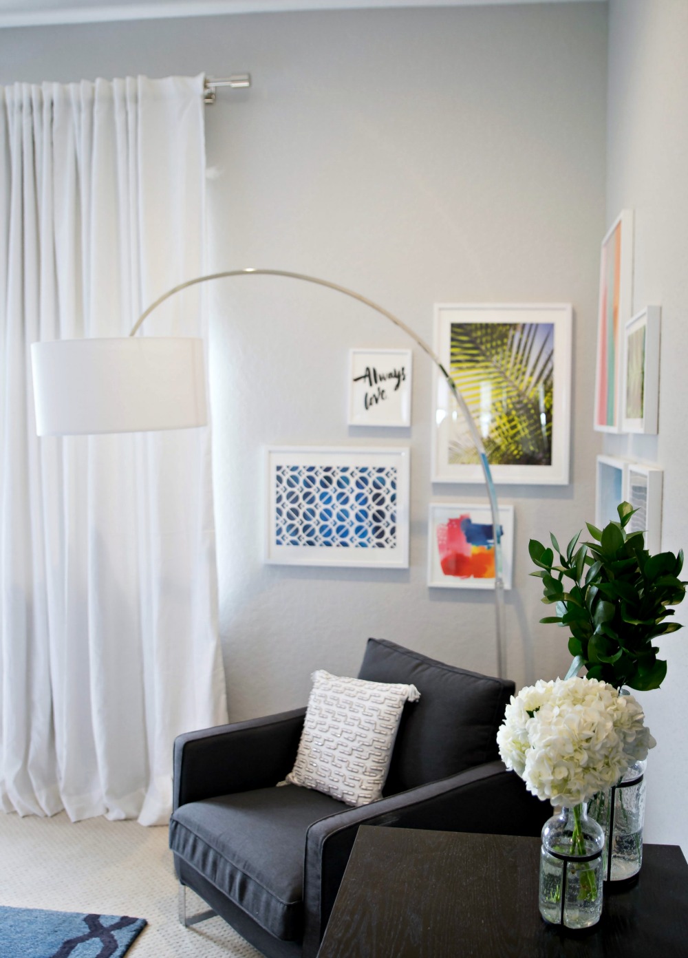 Master bedroom corner gallery wall -- awesome tips so you can make your own // the modern savvy