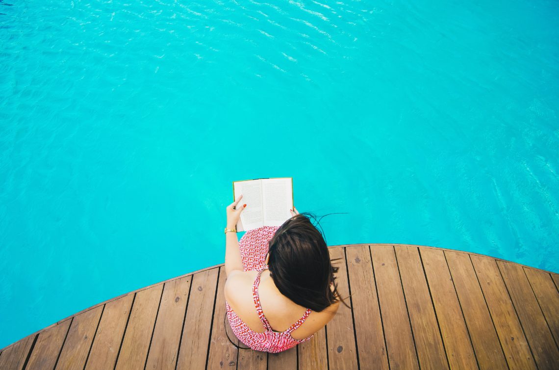 The best summer books to read by the beach and pool (or cuddled up on the couch... really anywhere!) // the modern savvy