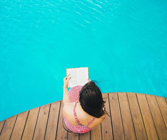 The best summer books to read by the beach and pool (or cuddled up on the couch... really anywhere!) // the modern savvy