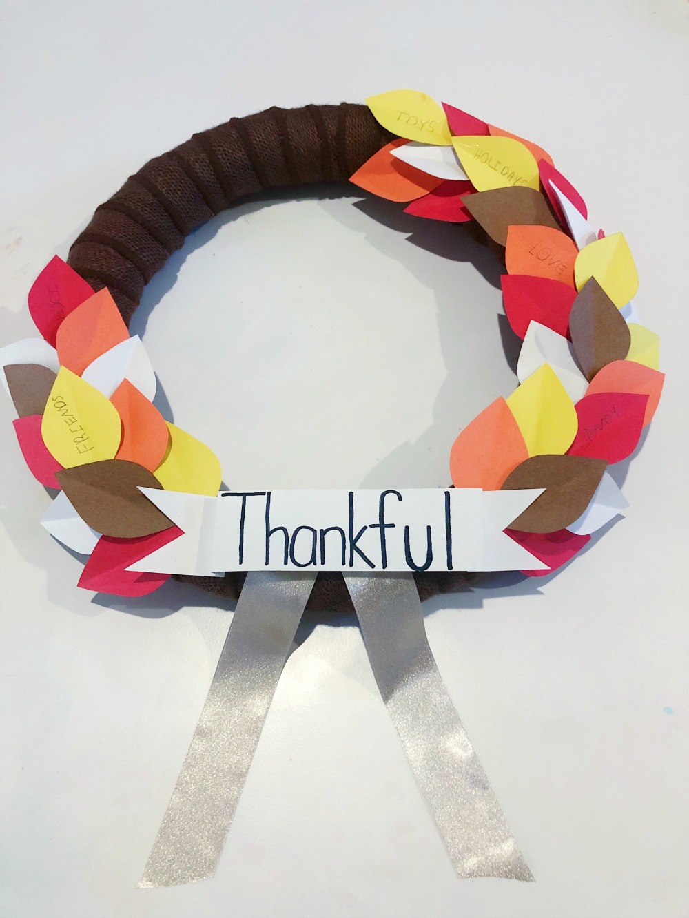 Thankful | Gratitude | #artsandcrafts #diy | DIY Thanksgiving Wreath featured by top Florida lifestyle blog The Modern Savvy