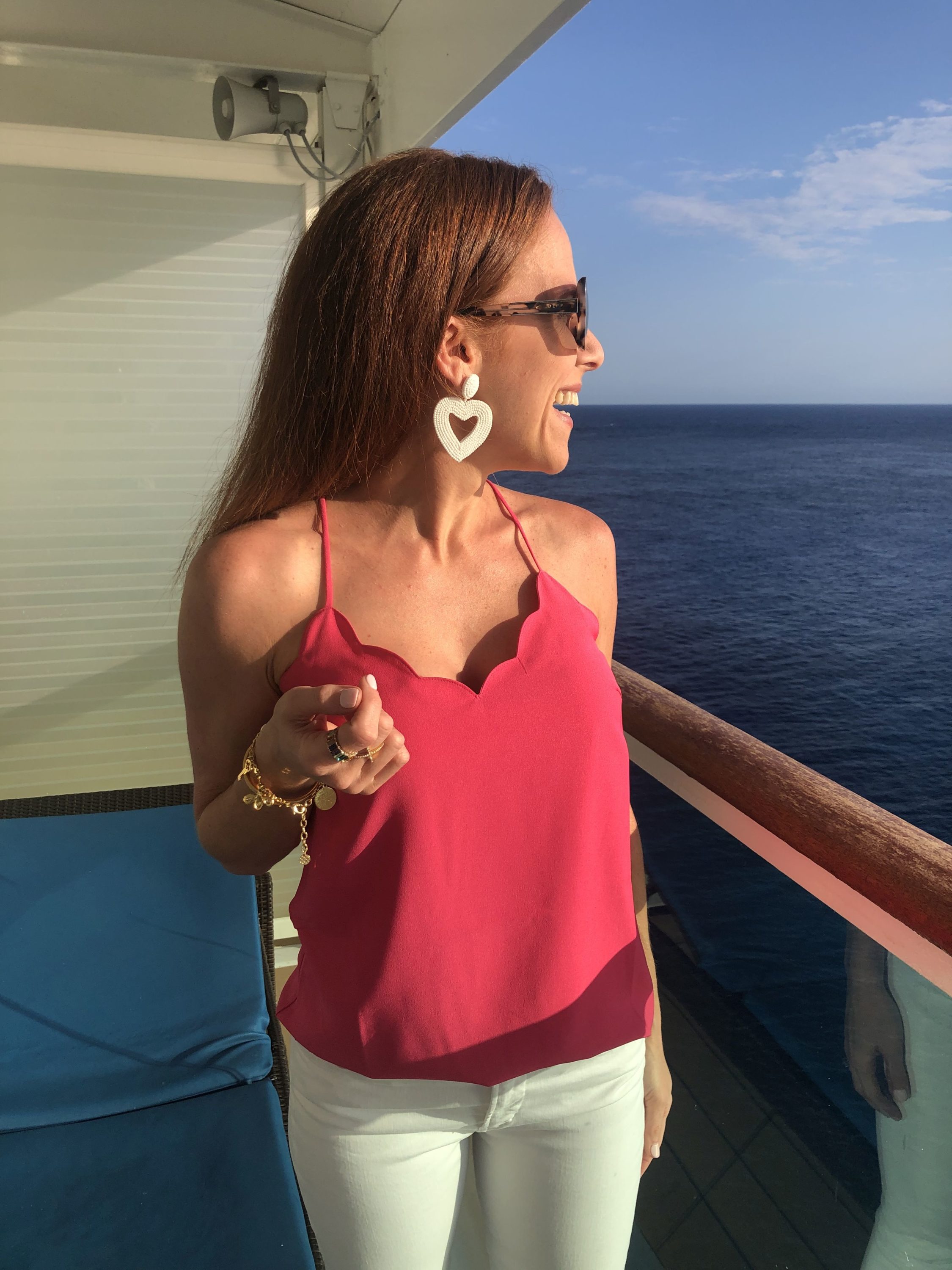 Scalloped tank and heart earrings // what to wear on a cruise